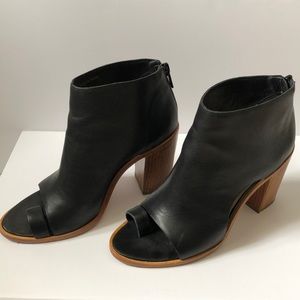 Loeffler Randall black cut out sandal 6.5